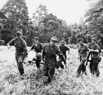 cd events the malayan emergency 1948 1960 men of 22 special air service regiment practice carrying a casualty to a waiting helicopter during a training exercise in a jungle 