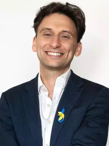 Dr Dmitri Levitin