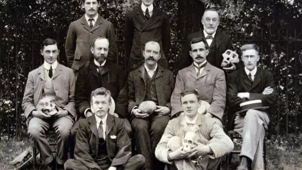 Oxford Biologists in 1901, including embryologist J.W. Jenkinson (mid-row, second from right). Courtesy of the Department of Biology, University of Oxford