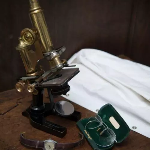 Microscope - (c) The Museum of the History of Science